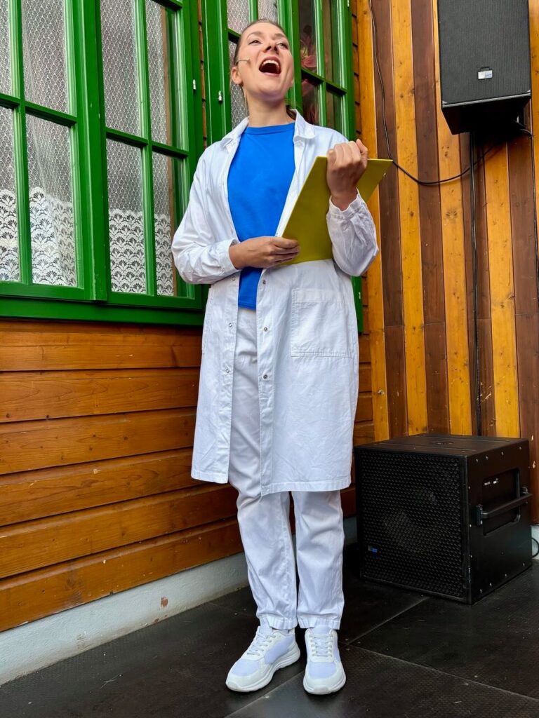 Bild von Ilvy auf der Bühne