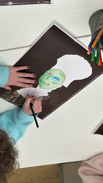 Foto von Kindern beim Malen