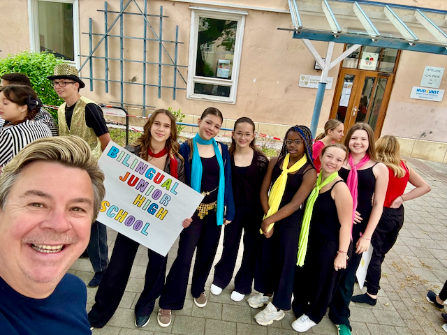 Foto von Mia and the B-Girls vor dem Auftritt