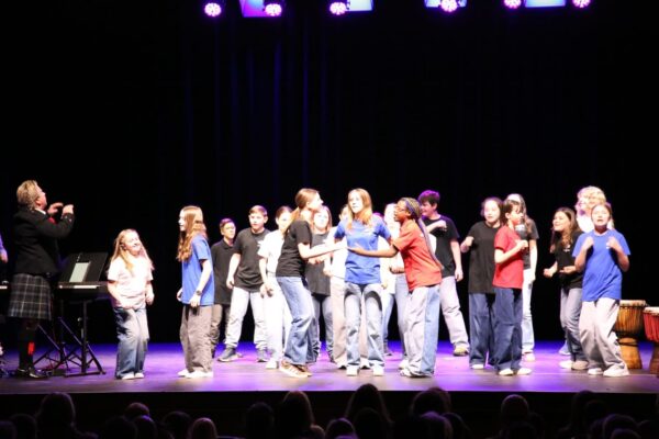 Foto von BJHS Chor-Kinder beim Auftritt