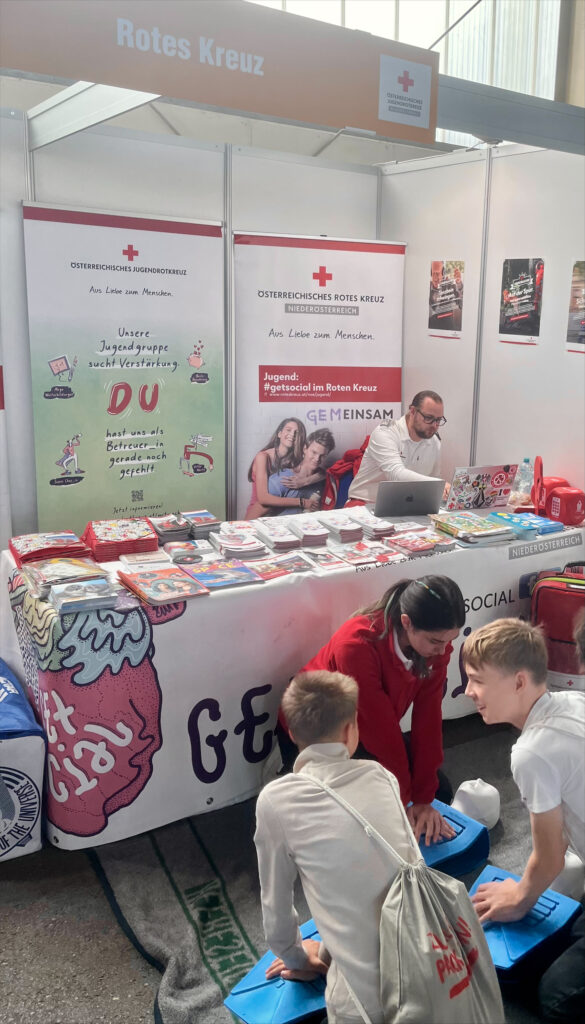 Kids at the "Rotes Kreuz" stand